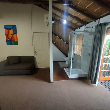 Libra Lodge Сандтън Екстериор снимка