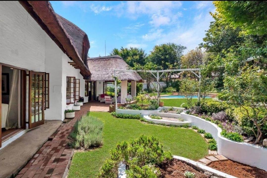 Libra Lodge Сандтън Екстериор снимка