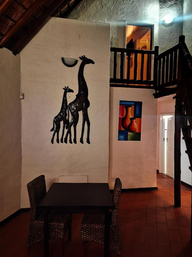 Libra Lodge Сандтън Екстериор снимка