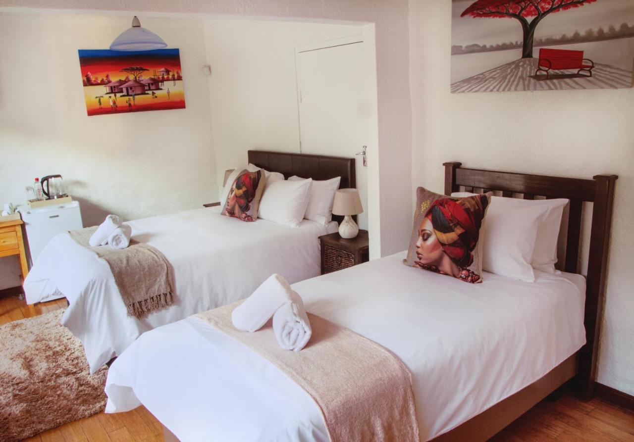 Libra Lodge Сандтън Екстериор снимка
