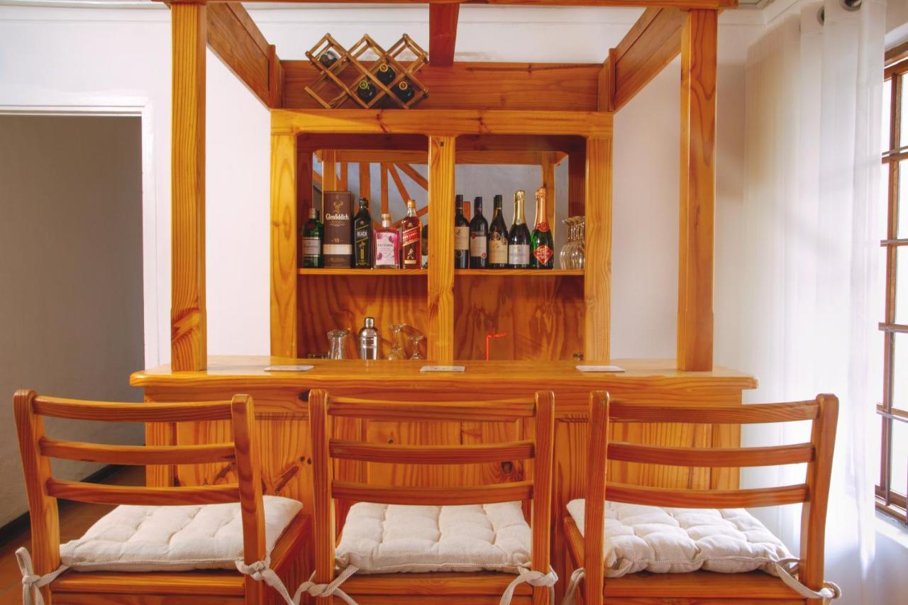 Libra Lodge Сандтън Екстериор снимка