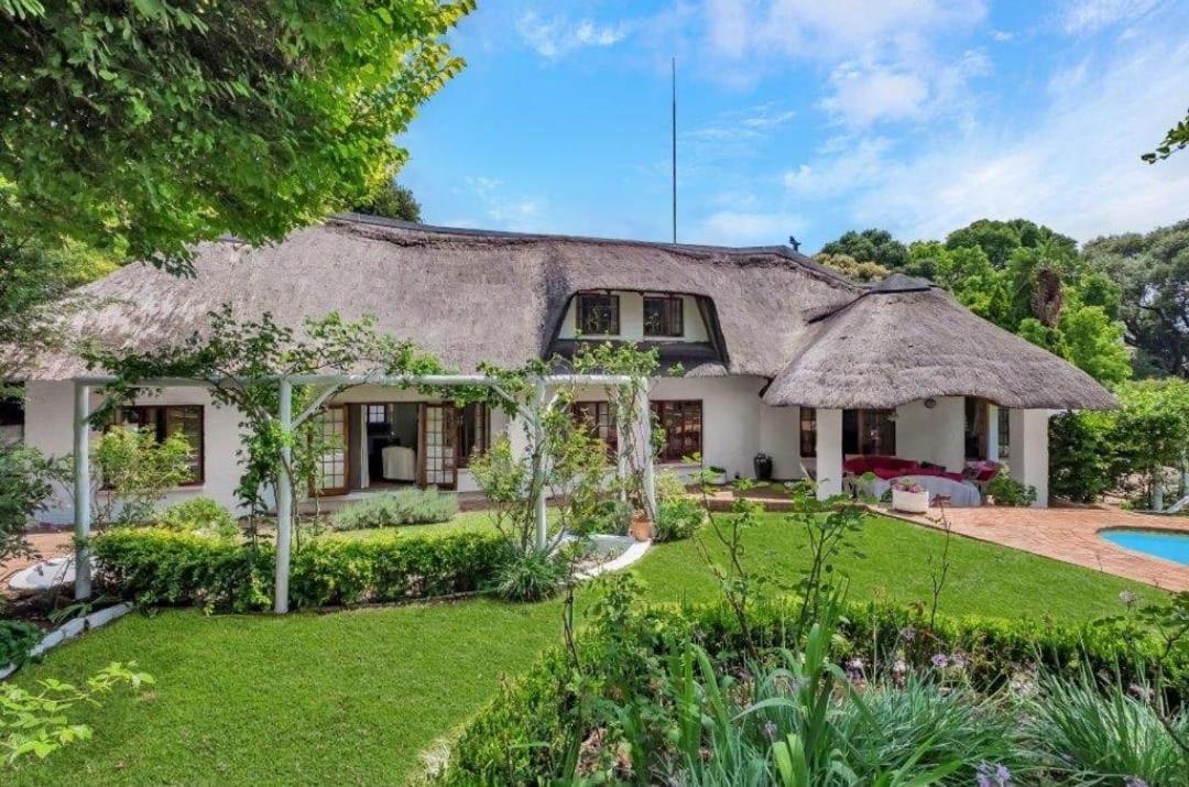 Libra Lodge Сандтън Екстериор снимка