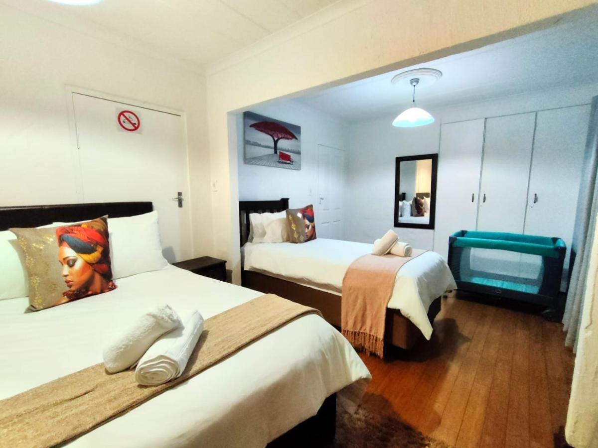Libra Lodge Сандтън Екстериор снимка