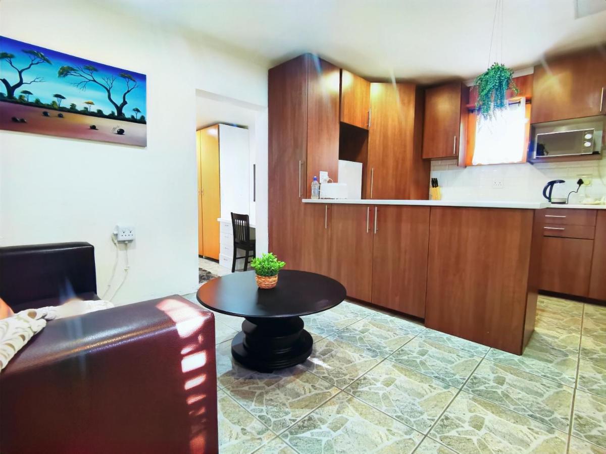 Libra Lodge Сандтън Стая снимка