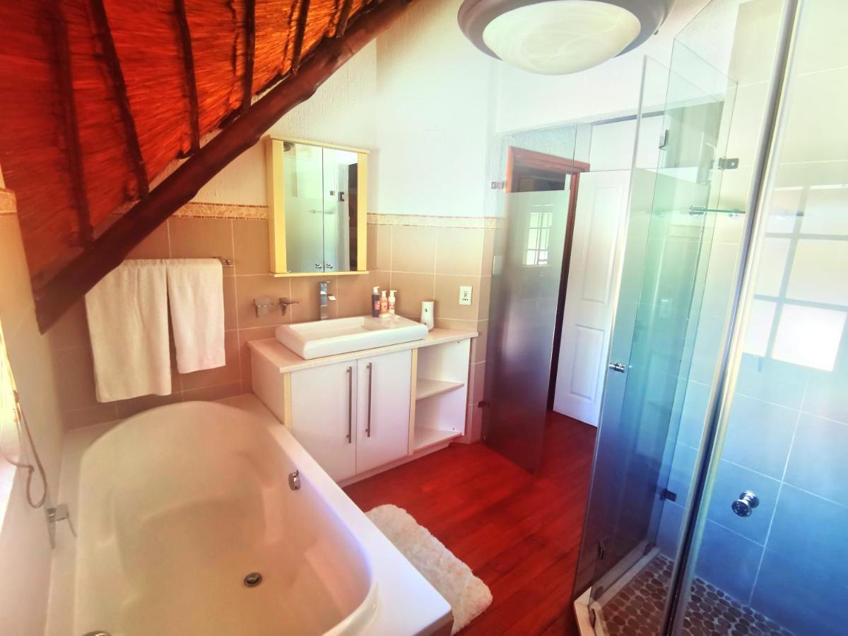 Libra Lodge Сандтън Екстериор снимка