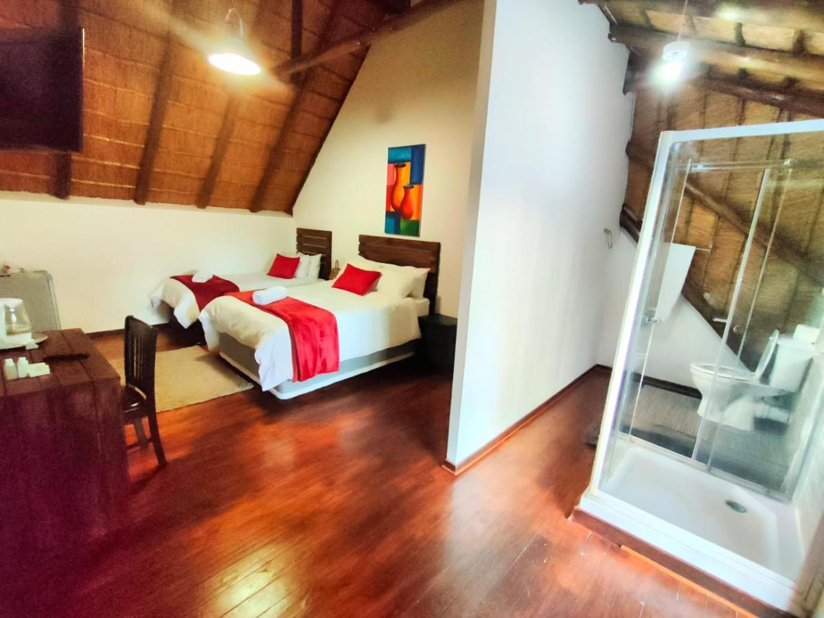 Libra Lodge Сандтън Екстериор снимка