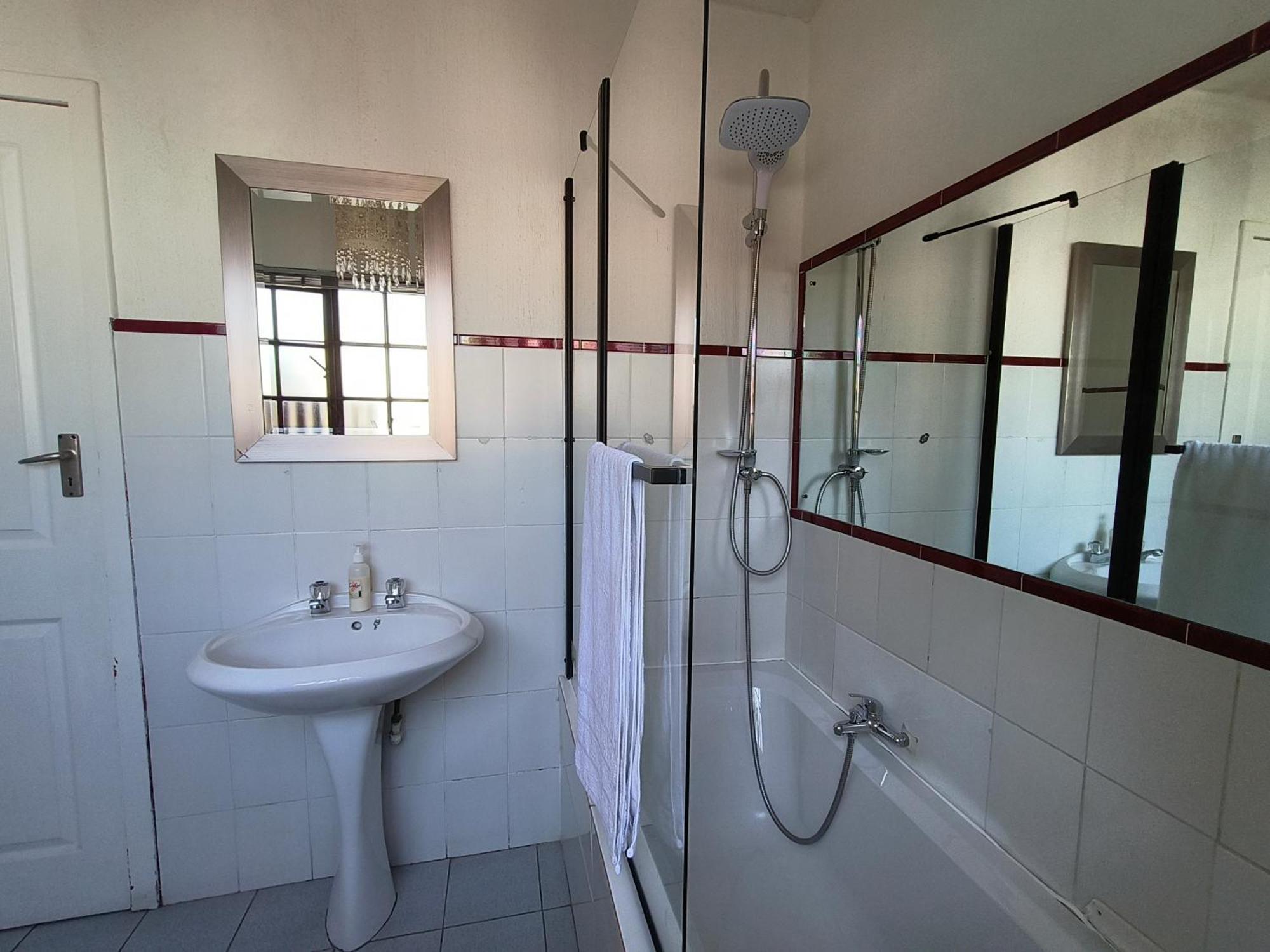 Libra Lodge Сандтън Екстериор снимка