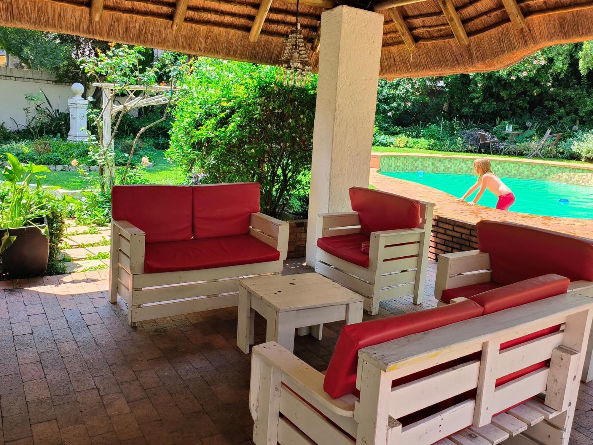 Libra Lodge Сандтън Екстериор снимка