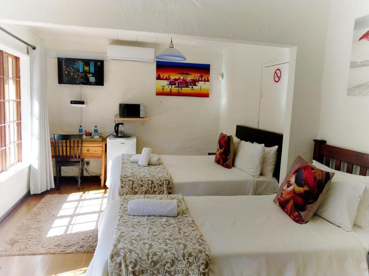 Libra Lodge Сандтън Екстериор снимка